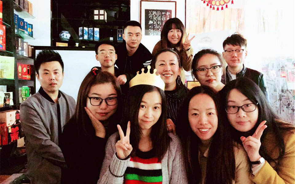 在这个“大喜”的日子里！哎呀嘛，咔咔咔的！